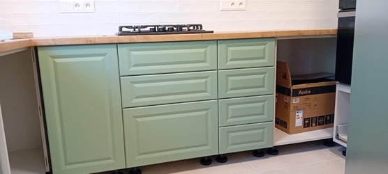 Frézované dvierka kuchynskej linky s lakom